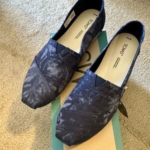 TOMS Blue Patterned Slip-On Shoes Sz 8 1/2